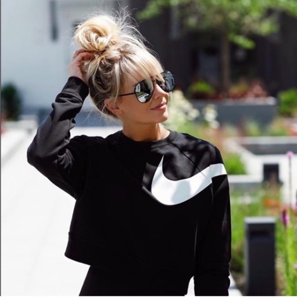 Nike Tops - Nike Dri Fit Versa Cropped Sweatshirt Black Large Swoosh Oversized Sz M